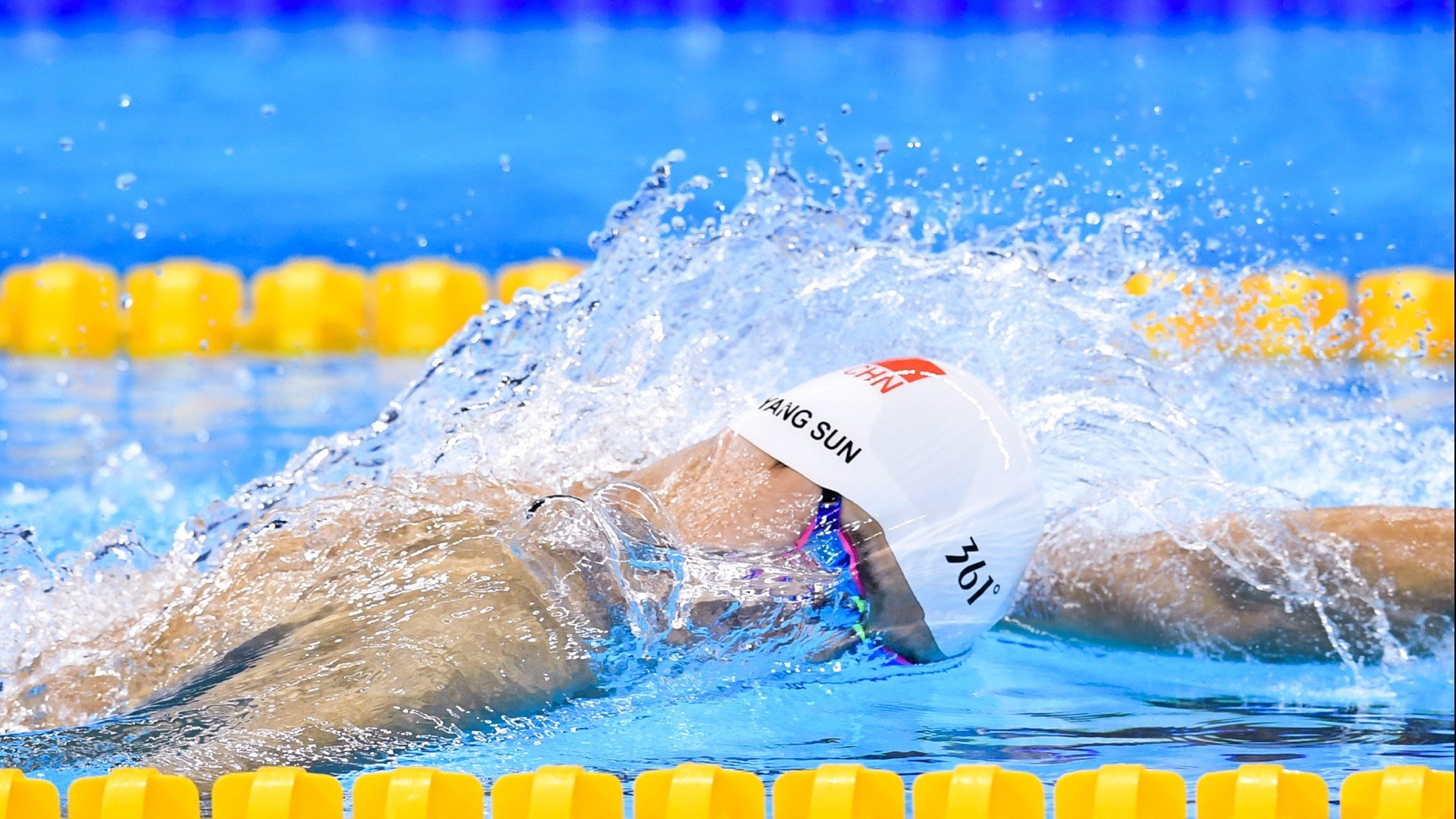 赛道新秩序，皮亚斯特里领衔雷诺完胜红牛二队，新生代崛起信号