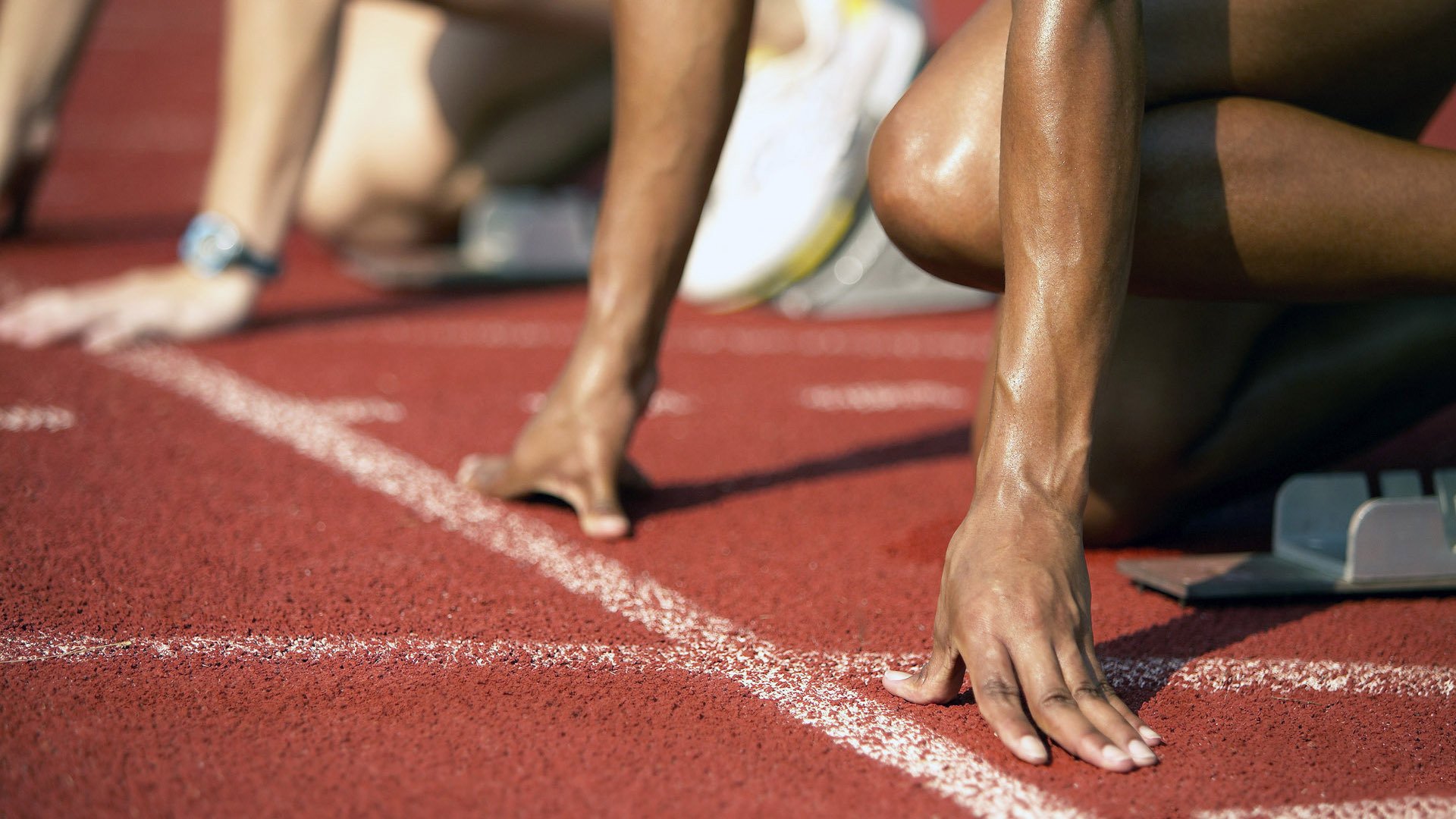 赛道上的逆袭，佩雷兹关键制胜，索伯鏖战红牛